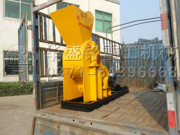 46雙級(jí)破碎機(jī)和小型對(duì)輥發(fā)貨現(xiàn)場.jpg